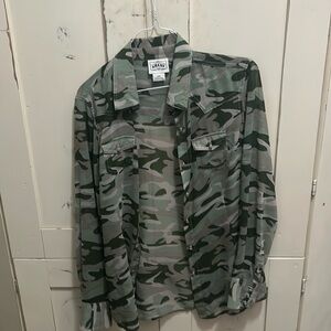 Small camo arait button down